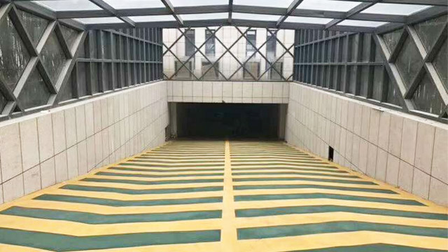 使用彩色防滑路面粘合劑應(yīng)注意哪些？